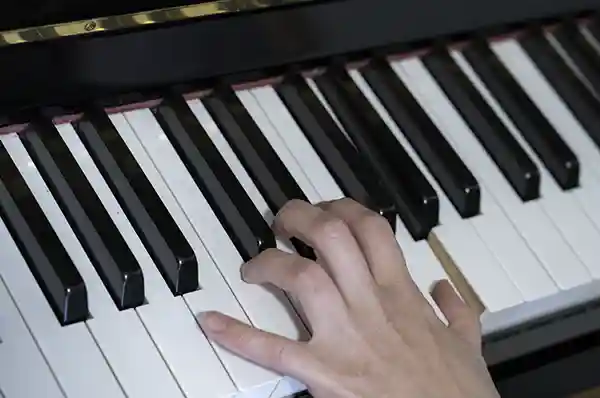 taller piano RALESHub